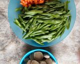 Foto langkah ke 1 dari resep Tumis Buncis, Wortel dan Bakso.