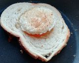 Tükörtojásos szendvics recept fázis 2 fotója