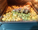 Foto del paso 5 de la receta: Pierna de cordero recental al horno con patatas y uvas