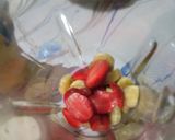 Foto langkah ke 2 dari resep Strawberry banana mocktail.
