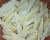 Foto langkah ke 2 dari resep French fries simple.