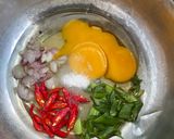 Foto langkah ke 1 dari resep Telur Dadar Pratunam.
