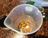 Foto del paso 1 de la receta: Licuado de banana y cereza en leche de almendra