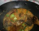 Foto langkah ke 4 dari resep Ikan Bumbu Pedas Asam Tomat Hijau Enak #BikinRamadhanBerkesan.