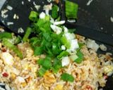 Foto langkah ke 8 dari resep Nasi Goreng Pinggir Jalan.