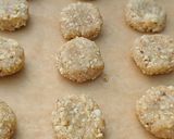Foto del passaggio 3 della ricetta Biscotti alle mandorle e noci con albume