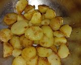 মটরশুঁটি দিয়ে আলুর দম(Matarsuti diye aloor dum recipe in Bengali) রেসিপি ধাপ - 2 ছবি