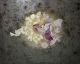 Foto langkah ke 2 dari resep Jamur Kuping Tumis Toge.