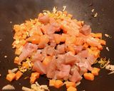 Hình bước làm 1 của món Cơm Chiên Cá Thu, Cá Hồi & Rong Biển