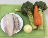 Hình bước làm 1 của món Nộm bông cải xanh