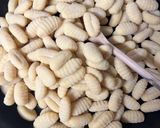 Une image de l'étape 1 de Gnocchis saumon fumé mozzarella gratinés à l’air fryer.