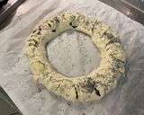 Une image de l'étape 9 de Couronne aux champignons, épinards, tomate et parmesan.