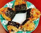 Hình bước làm 3 của món Cơm nắm cá ngừ mayo nướng nckd 🍙