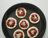 Foto langkah ke 5 dari resep Mini Pizza.