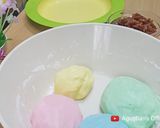 Foto langkah ke 2 dari resep Klepon Ketan Pelangi Tanpa Kapur Sirih.