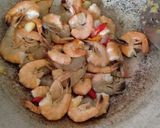 Foto langkah ke 2 dari resep Spicy garlic prawn.