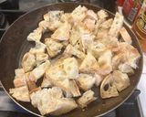 Foto del passaggio 1 della ricetta Polpo grigliato sul Salmorejo crostini e crema di mozzarella