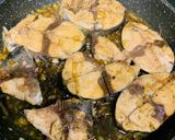 Hình bước làm 2 của món Cá ngừ bò sốt teriyaki