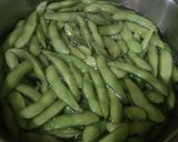 Foto langkah ke 1 dari resep Edamame Rebus Crunchy.