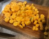 Une image de l'étape 3 de Carottes bicolores sucrées salées à l'ananas, menthe et jus de prunes.