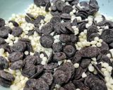Foto langkah ke 4 dari resep Cryspi Chocolate Chip Cookies.
