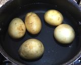 Foto del paso 1 de la receta: Crema de brócoli con papá y champiñón