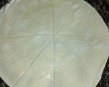 Foto del paso 1 de la receta: Medialunas con tapas de pascualina