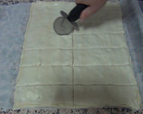 Foto del paso 3 de la receta: Lazos de hojaldre, miel y almendra