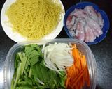 Hình bước làm 1 của món Mì xào mực