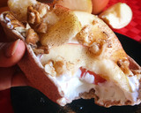 Foto del paso 2 de la receta: Barquita de yogur y manzana