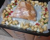 Foto del paso 6 de la receta: Jamoncitos de pollo sabrosos al horno con guarnición