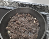 Foto del paso 2 de la receta: Habitas con cebolla y morcillas