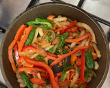Foto del paso 3 de la receta: Wok de pollo acompañado de fajita