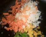 Foto del paso 1 de la receta: Fideos con tuco y salchicha♡