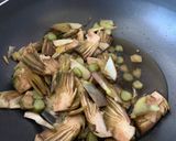 Foto del passaggio 5 della ricetta Farfalle carciofi e speck
