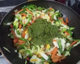 A picture of step 5 of Thai Green Curry Noodles.