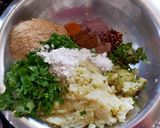 A picture of step 5 of Ragda Patties Chaat.