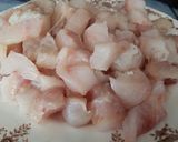 Foto del paso 2 de la receta Cóctel de piña rellena con rape y gambas