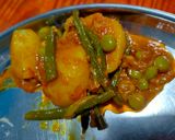 A picture of step 4 of French beans potatoes and peas curry in African style.