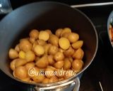 Foto langkah ke 1 dari resep Garlic Potatoes Herbs.