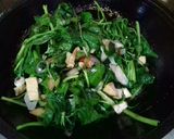 Foto langkah ke 3 dari resep Tumis Kangkung Tauge.
