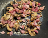 Foto del paso 3 de la receta: Tortas de patata, jamón, champiñones y queso
