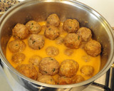 Foto del paso 3 de la receta: Albóndigas con salsa de almendra, aceitunas verdes y pasas de uva