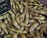 Foto del paso 6 de la receta: Edamame 枝豆 o vaina de soja fresca 🇯🇵🫛 "otoshi" o aperitivo en "izakaya" o taberna, cervecería 🍻Japón