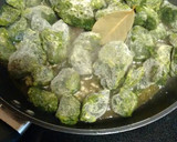 Foto del paso 2 de la receta: Espinacas con salchichas a la crema