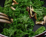 Foto del paso 4 de la receta: Cena ligera de pasta de arroz con kale y portobello