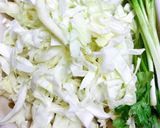Hình bước làm 1 của món Mì Gói Xào Trứng Bắp Cải