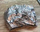 Foto del paso 2 de la receta: Salmón al papillote con guarnición y espárragos trigueros