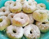 Foto langkah ke 11 dari resep Donat lembut sederhana toping glaze.