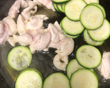 Foto del paso 1 de la receta: 159. Piadina de pollo y calabacín (principal pizza)